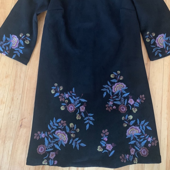 dress - Picture 2 of 4